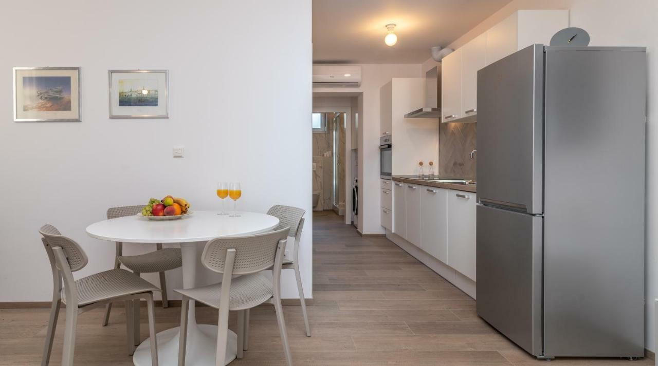 Apartments Flora Trogir Exterior photo