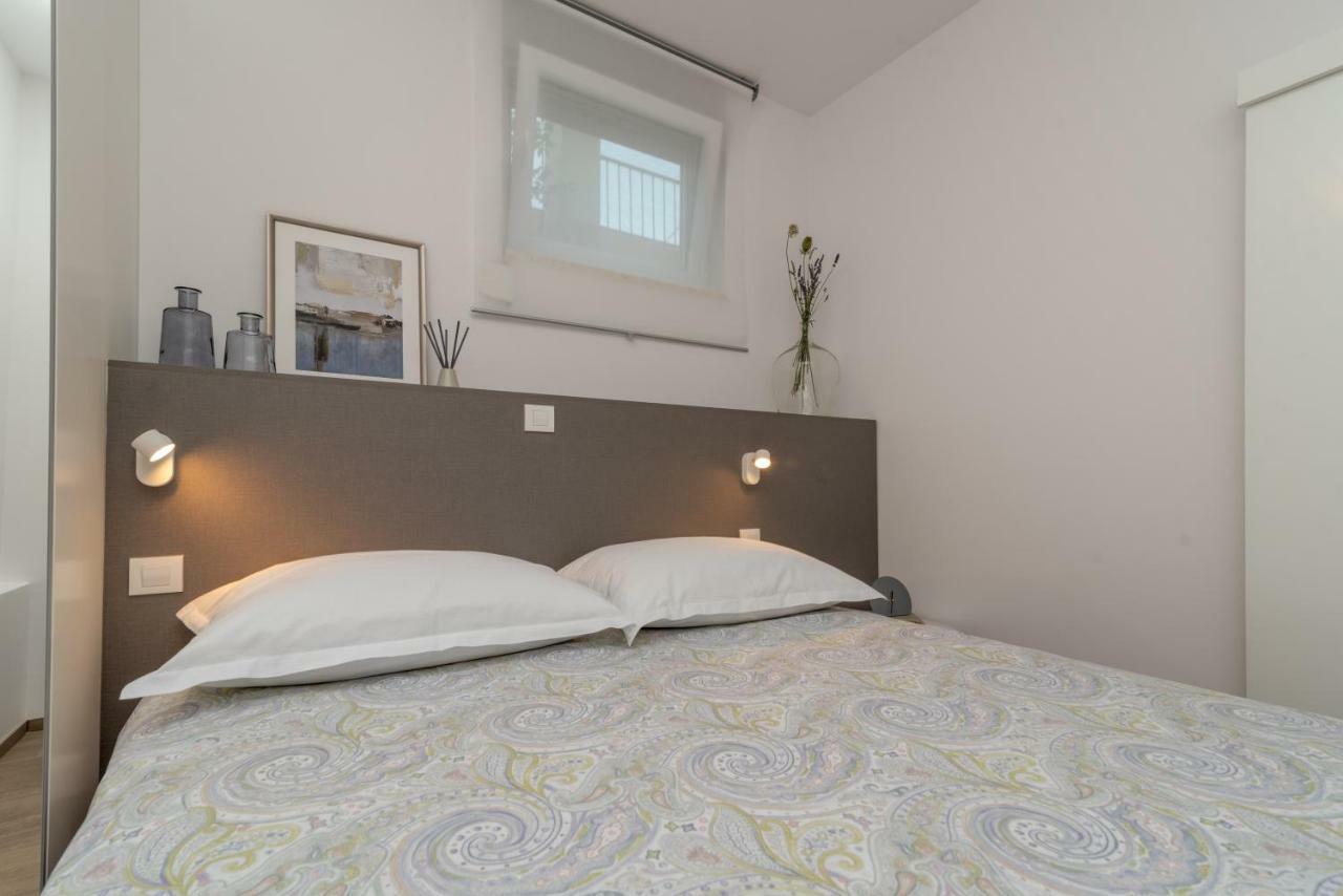 Apartments Flora Trogir Exterior photo