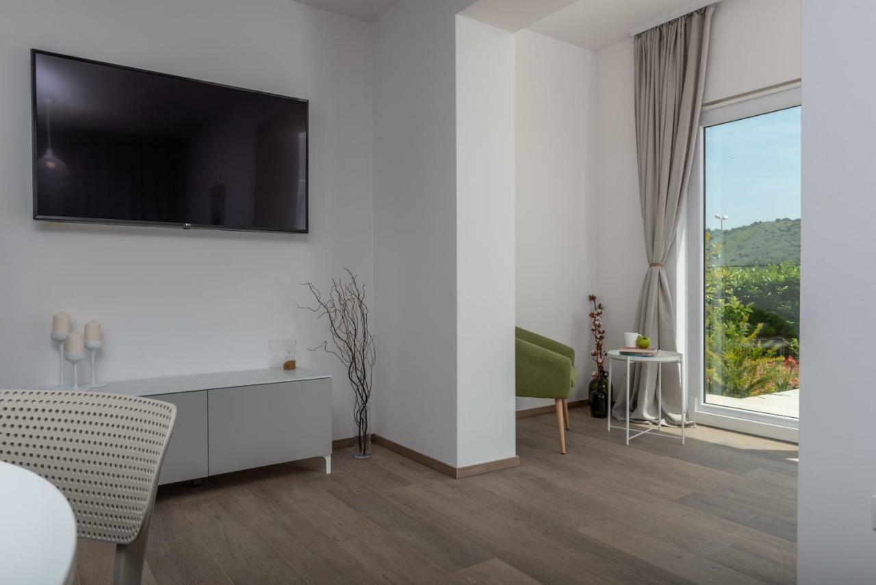 Apartments Flora Trogir Exterior photo