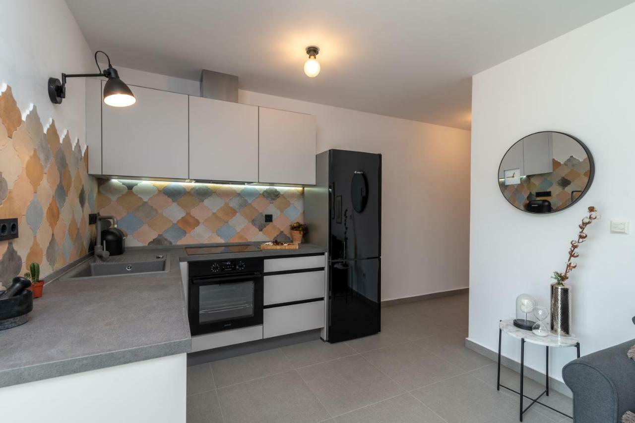 Apartments Flora Trogir Exterior photo